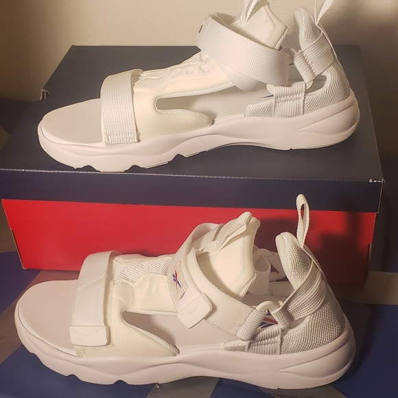 Reebok FURYLITE Sandals Size 11 - Picture 1 of 4